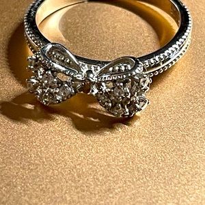 Sterling Silver Ring with Bow Tie Design Size 6